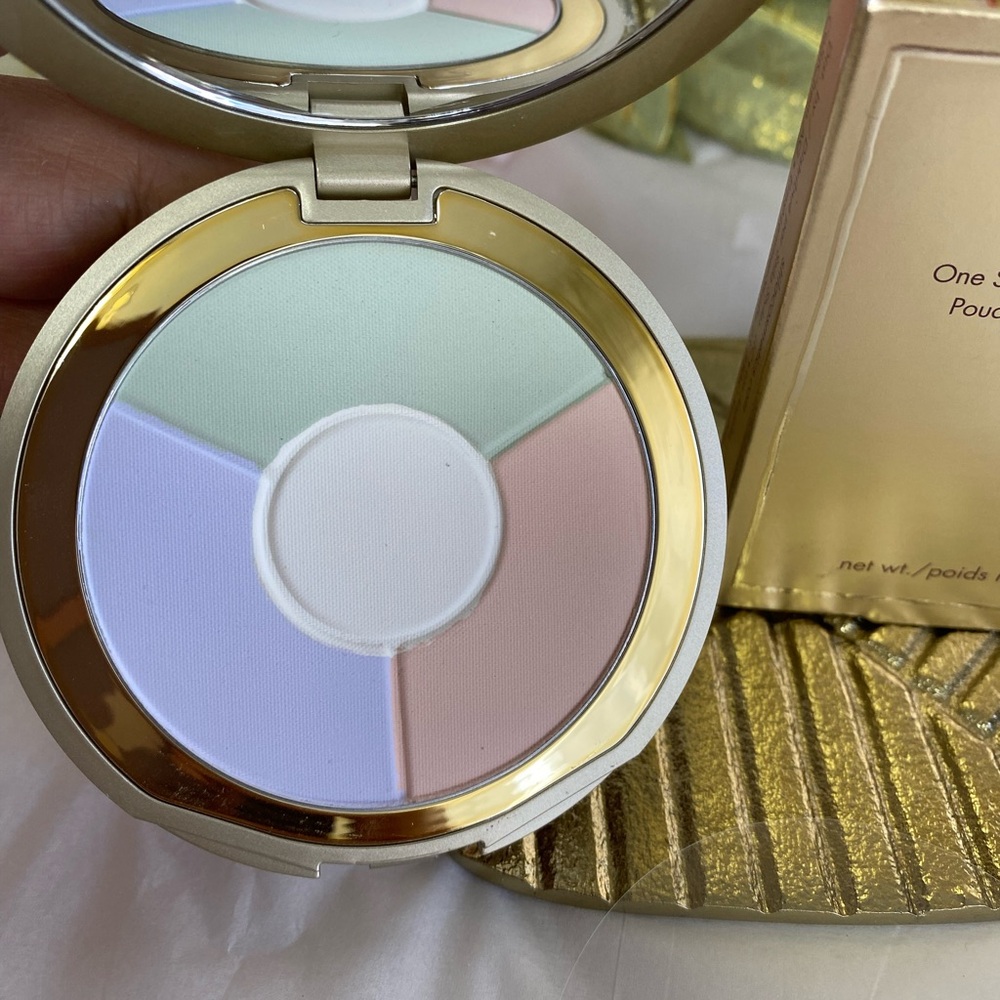 Stila One Step Correct Brightening Finishing Powder - Light - Picture 3 of 9